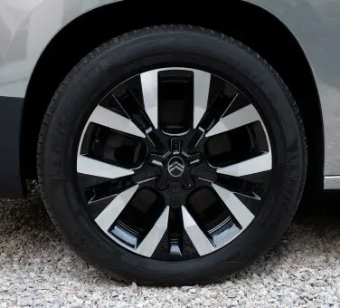 NEW CITROËN BERLINGO XTR Grip Control Package　特別仕様②